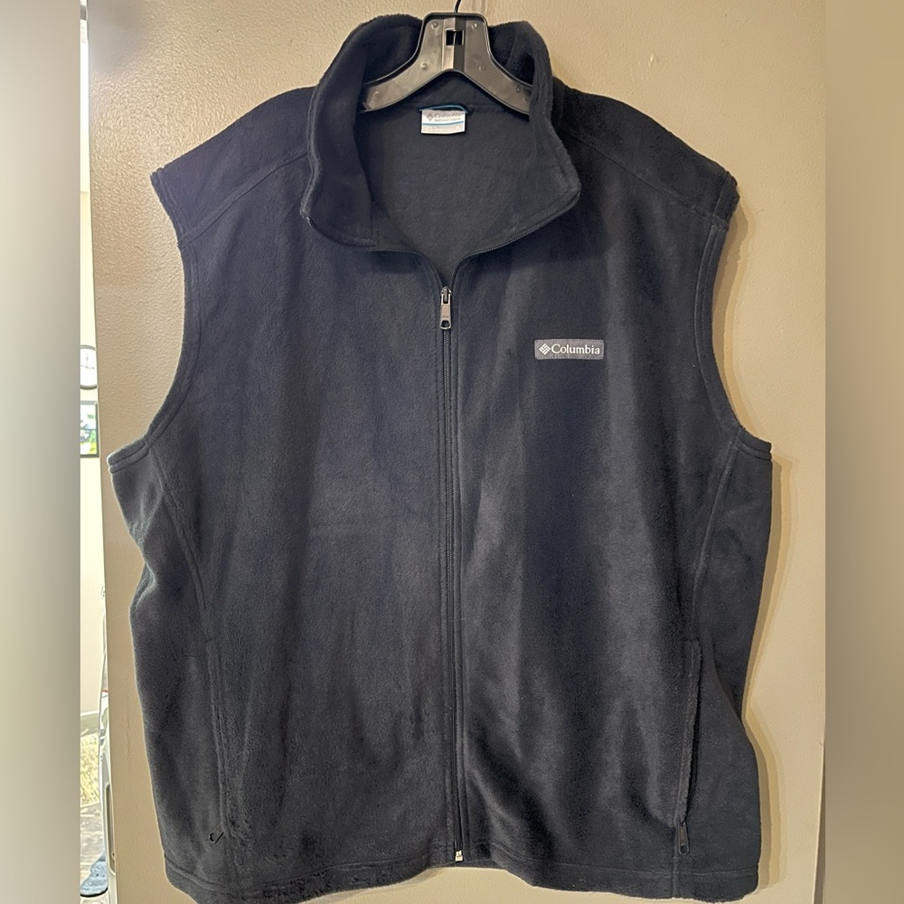 Men’s Black Zippered Fleece Columbia Vest Size XL Outdoor  Soft